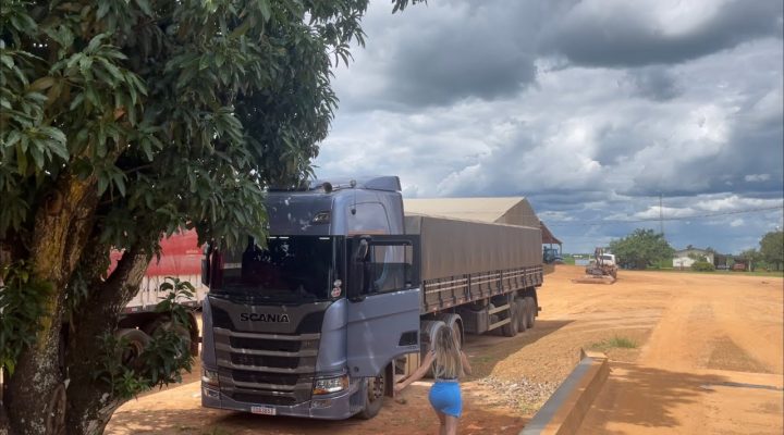 Cheguei na fazenda vamos carregar a última do ano para Chapecó.                 Santa Catarina