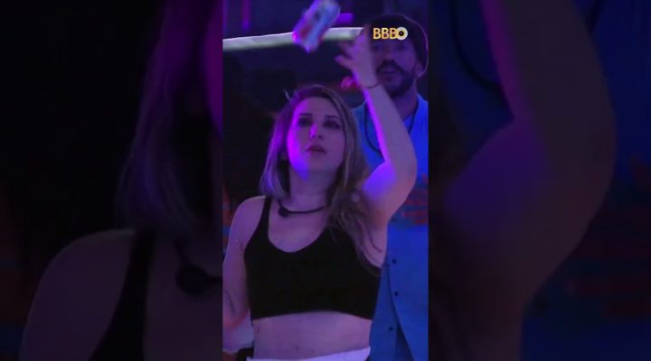 AMANDA TENTA ACERTAR LATINHA NO PEITO E CAI NO CHÃO DA FESTA ? | BBB 23 #shorts