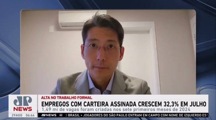 Empregos com carteira assinada crescem 32,3% em julho