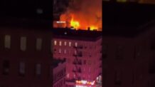 Incêndio de grandes proporções atinge prédio residencial em Manhattan #shorts