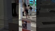 Homem aterroriza funcionários e clientes de um shopping com um facão, na Austrália #Shorts