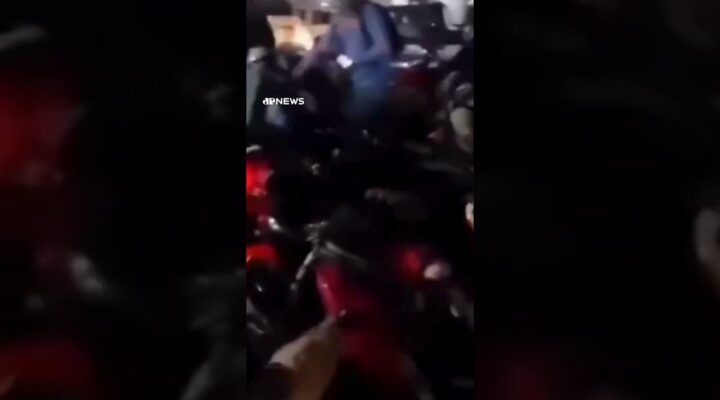 Balsas colidem na travessia Santos-Guarujá; um passageiro foi levado ao hospital #shorts