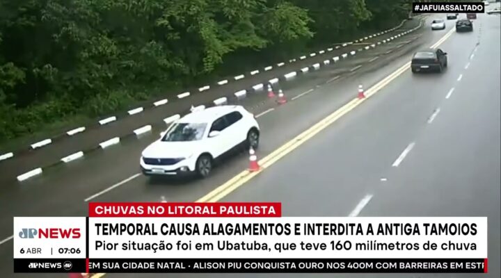 Temporal causa alagamentos e interdita antiga Tamoios em SP