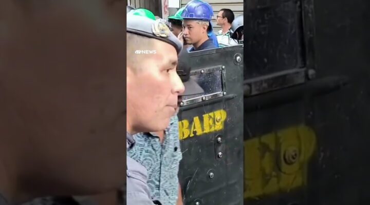 Moradores da Favela do Moinho protestam e tentam impedir demolição de casas da comunidade #shorts